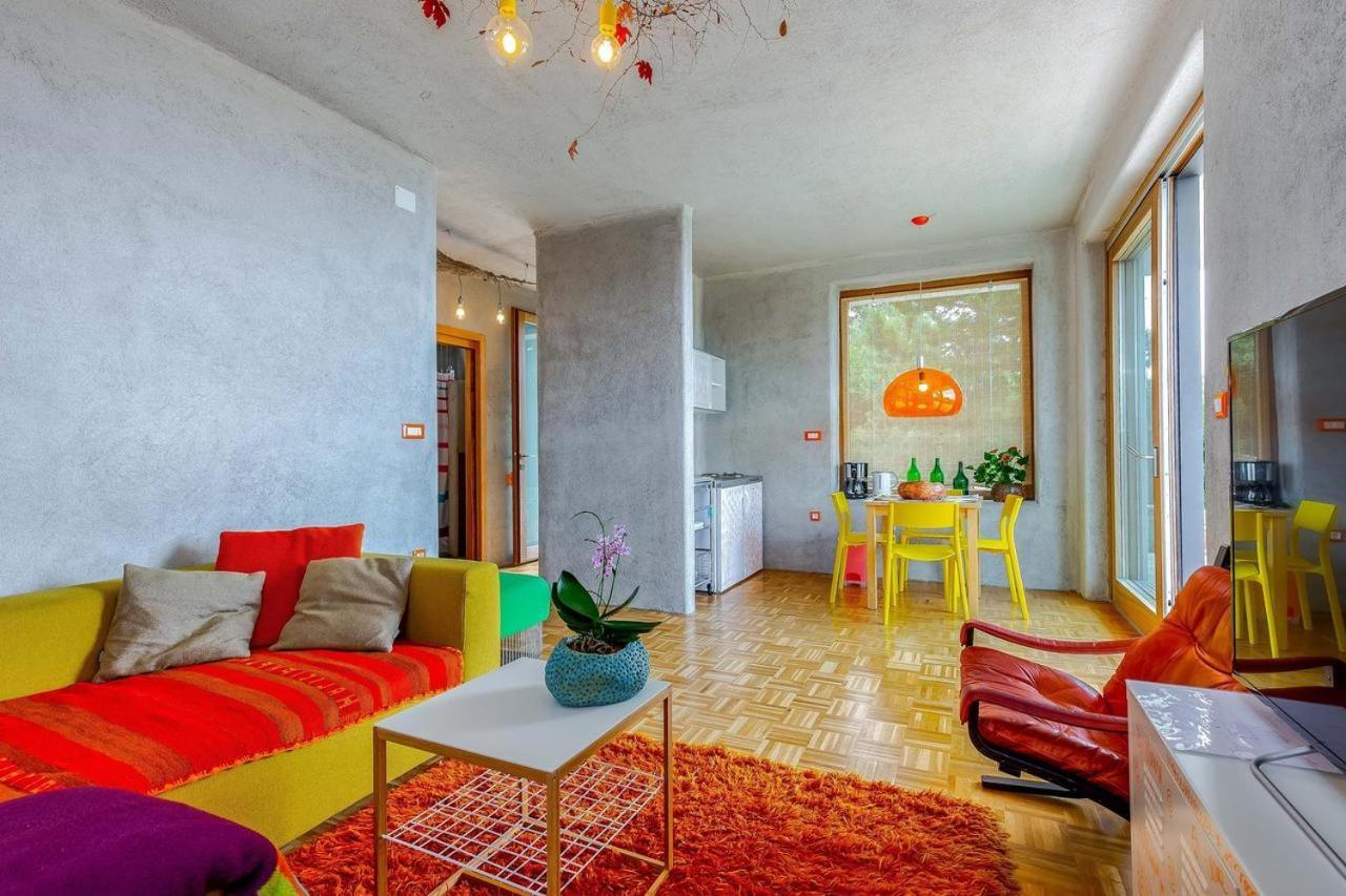 Villa Orange, Small House In A Pine Forest กอสเตรนา ภายนอก รูปภาพ